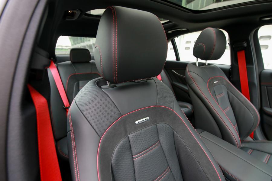 Детали интерьера Mercedes-AMG E43 4Matic 2017 года  (MY) (фото 21 из 22)